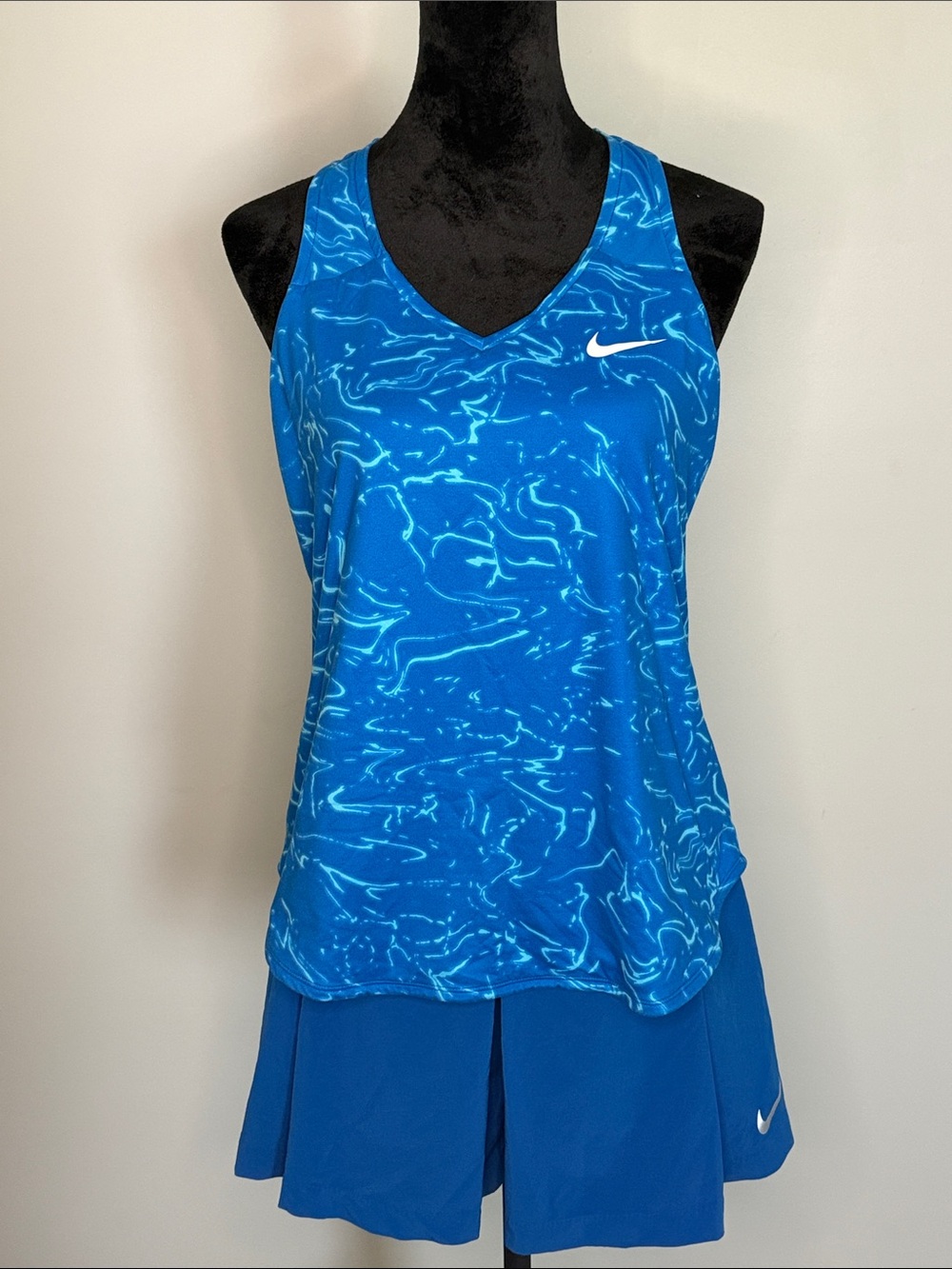 Nike Blue Water Print V-Neck Athletic Tank Top and Skort
